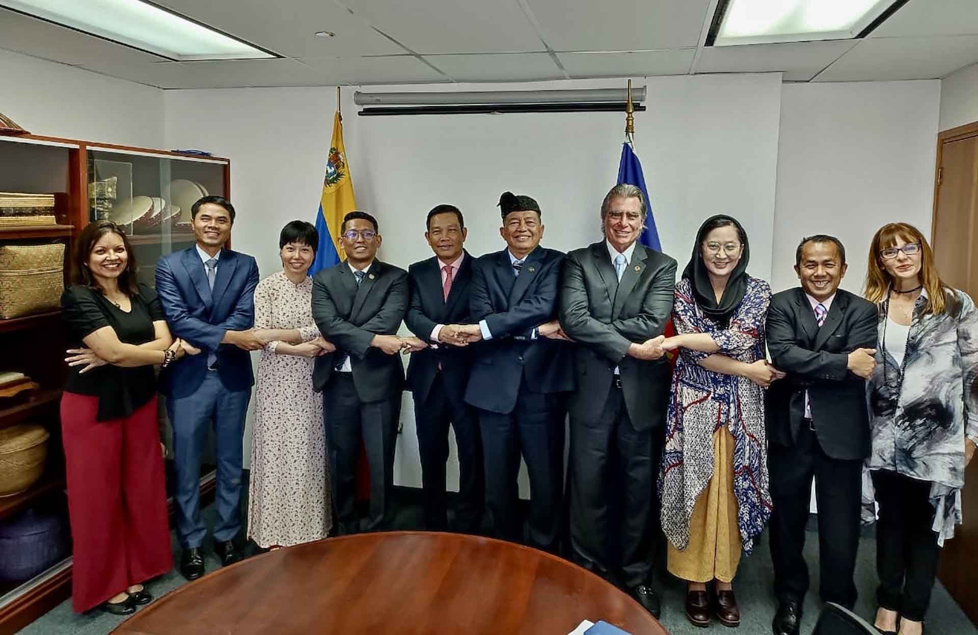 Vietnam assumes ASEAN Chairmanship in Venezuela