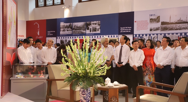 Exhibition on Uncle Ho’s life and career in northern Nam Dinh province