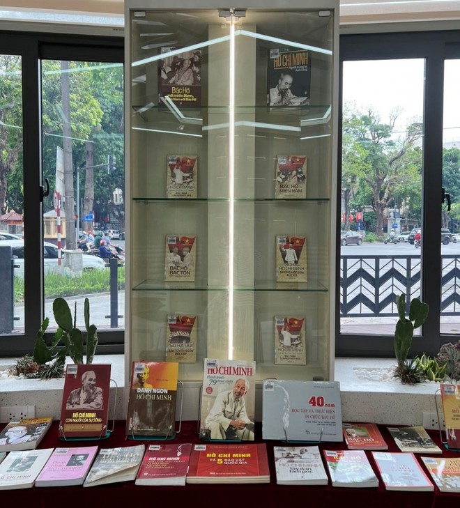 Hanoi Library organizes book exhibition on President Ho Chi Minh