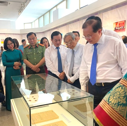 Exhibition honours 133 outstanding collectives and individuals in all fields