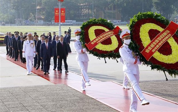 Party, State leaders pay tribute to President Ho Chi Minh on birth anniversary