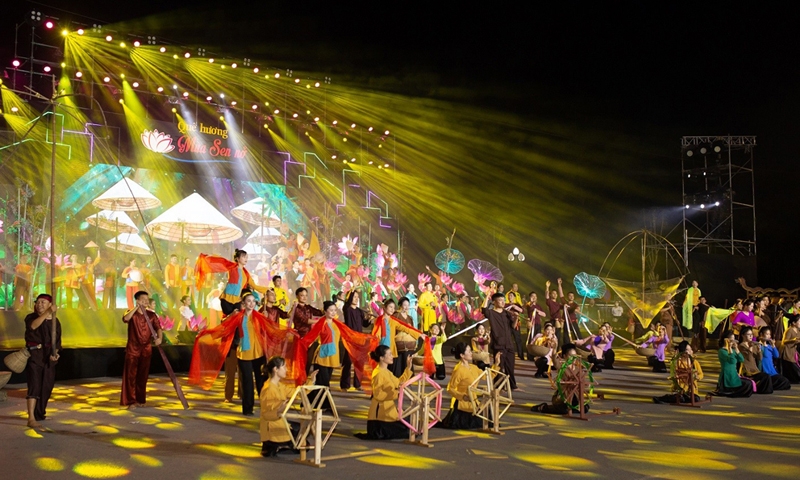 Nghe An province holds street festival to celebrate President Ho Chi Minh’s 133rd birthday