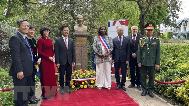 Uncle Ho’s 133rd birthday marked in France’s Montreuil city