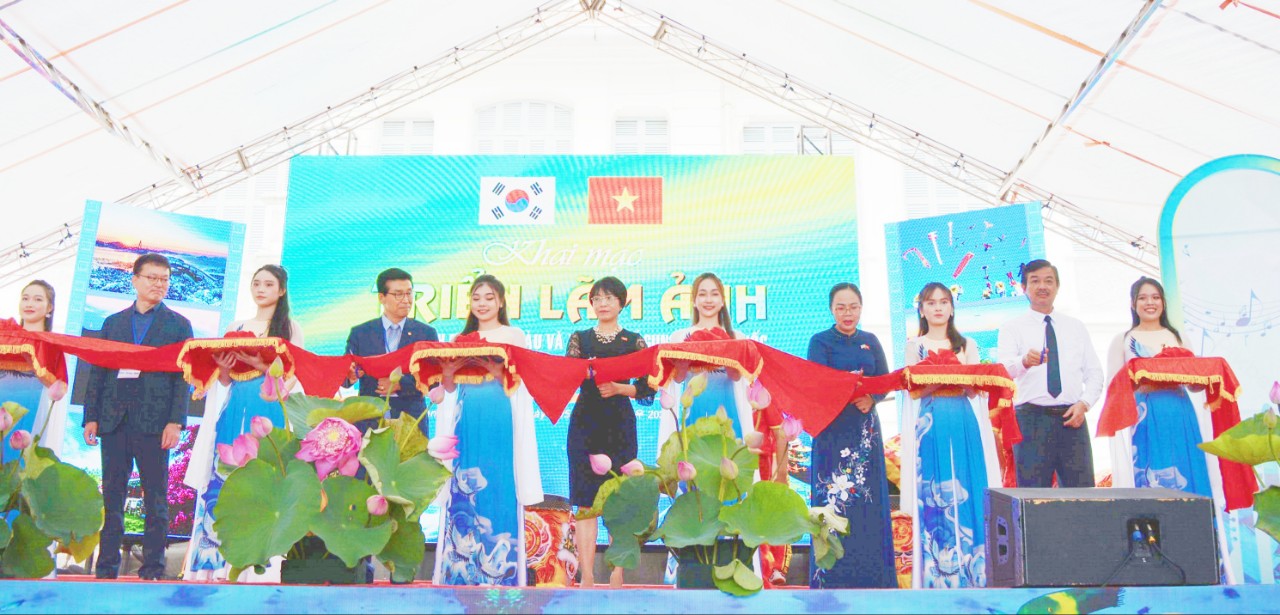 90 photos on Vietnam’s Vung Tau city and RoK’s Gunsan city on display