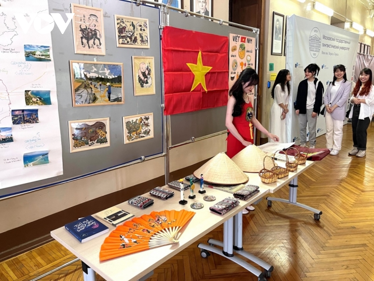 Vietnam Day marked at Moscow school