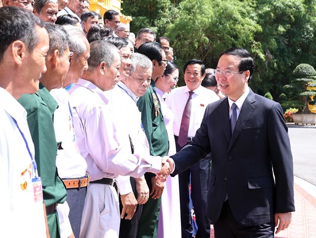 State leader hails dedications by Vinh Long revolution contributors