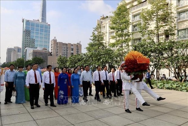 HCMC leaders pay respect to President Ho Chi Minh on birth anniversary