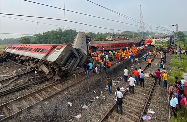 Vietnamese leaders send condolences to India over deadly train crash