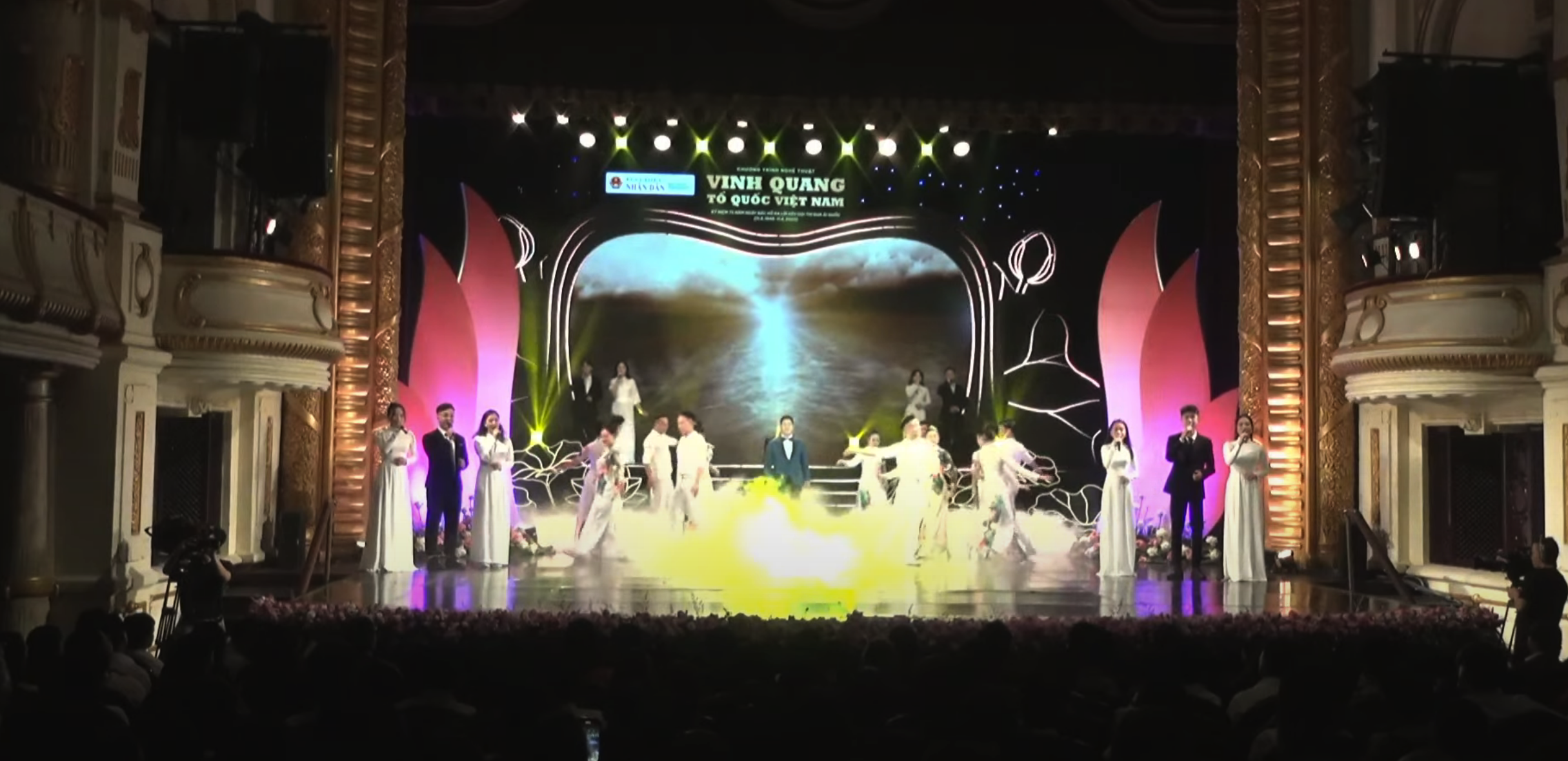 Art programme “Glory Fatherland Vietnam” in Hanoi