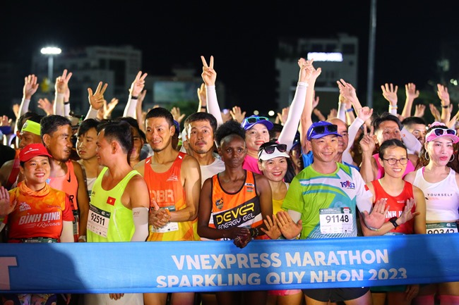 VnExpress Marathon Sparkling Quy Nhon attracts 10,000 runners