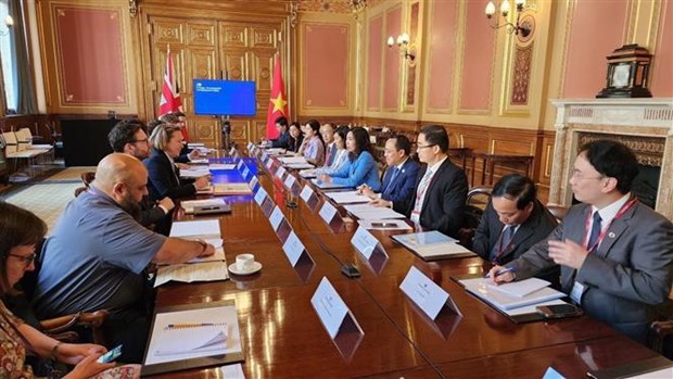 Vietnam, UK continue to deepen strategic partnership