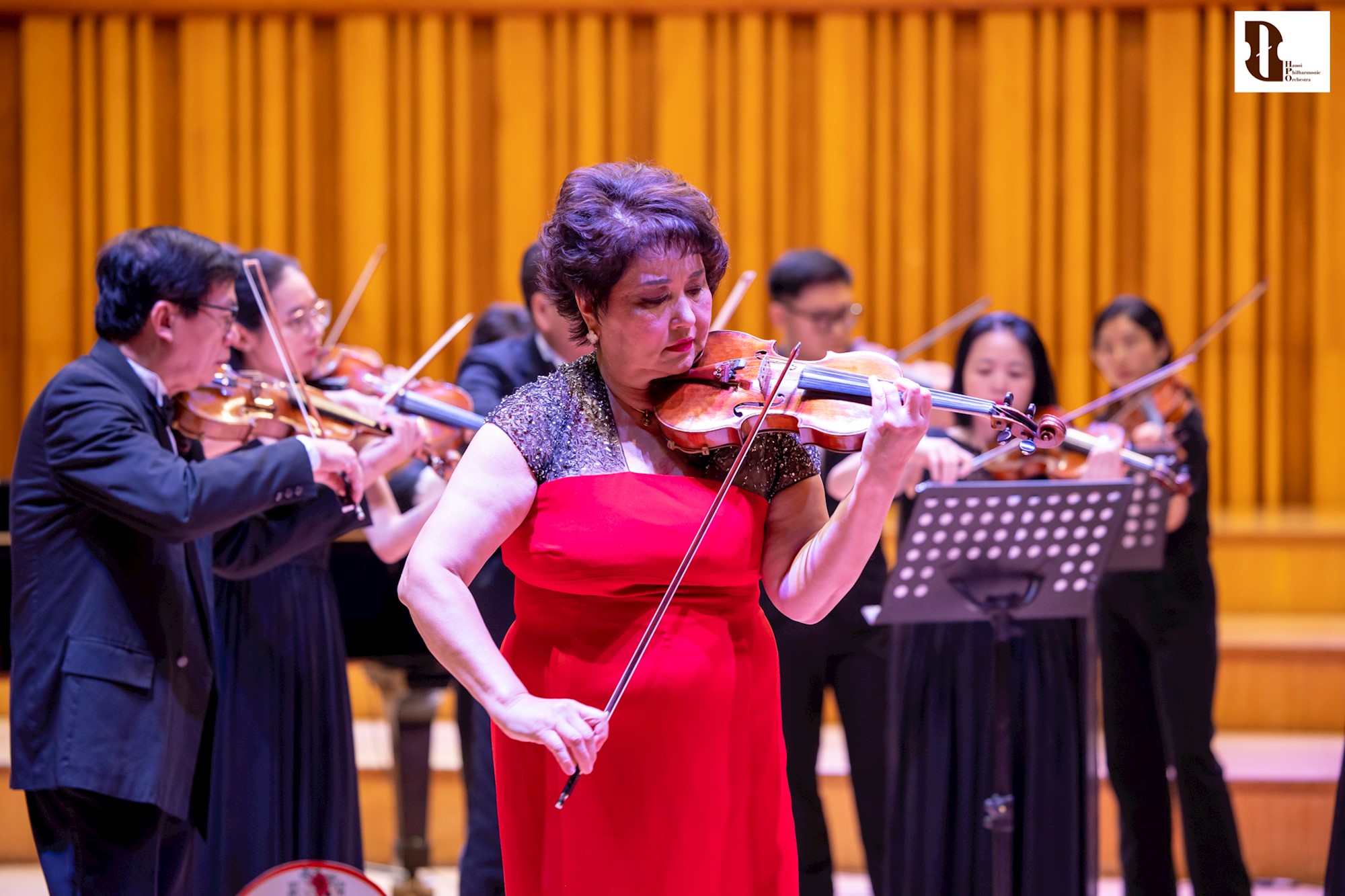 Kazakh violinist leaves deep impression at Vietnam - Kazakhstan Friendship Concert in Hanoi