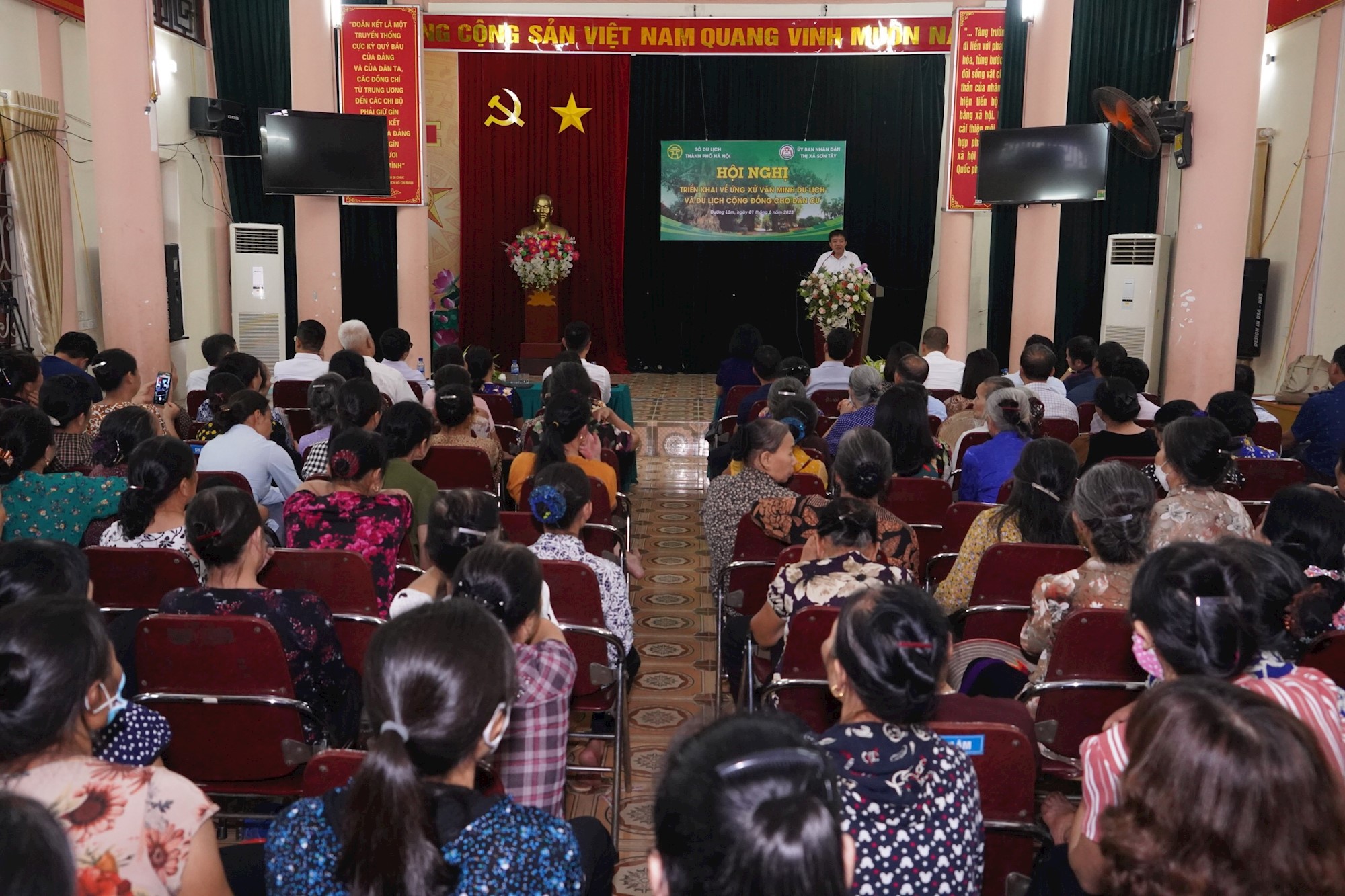 Conference deploy civilized behavior of tourism and community-based tourism for residents in Hanoi
