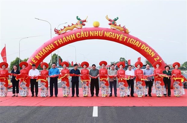 PM attends inauguration of bridge, groundbreaking of social housing project in Bac Giang