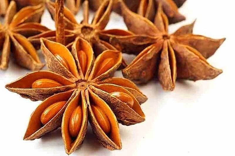 Export of star anise spice spikes