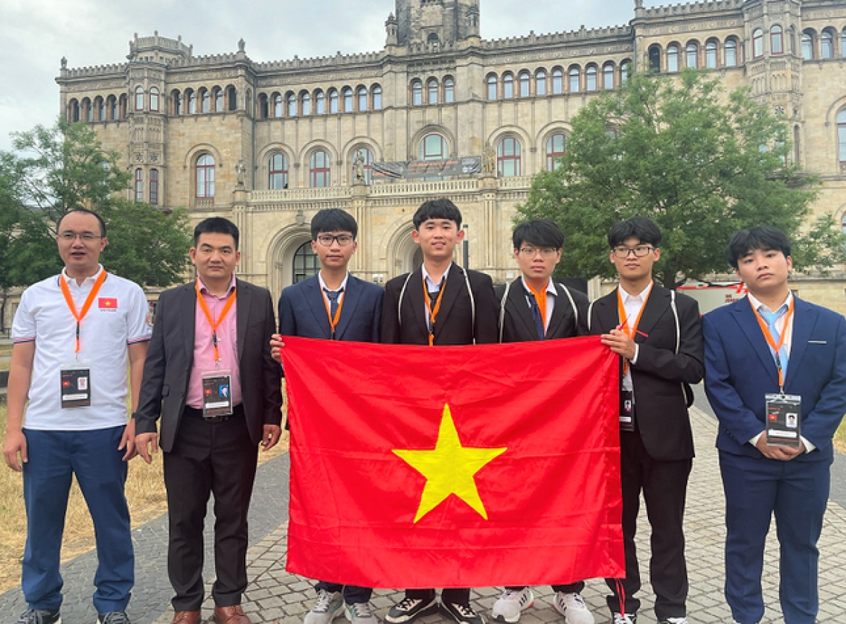 All Vietnamese win medals at European Physics Olympiad 2023