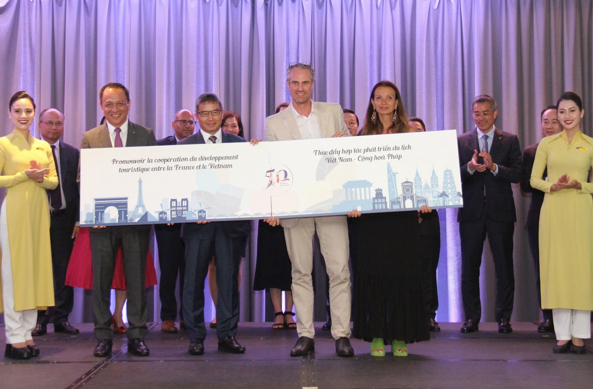 Vietnam Airlines transports 3 8 million passengers on direct routes between Vietnam and France