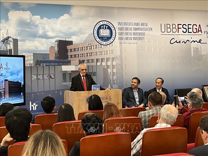 Romanian politician’s book introduces Vietnam