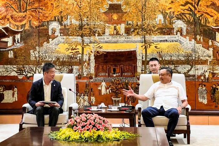 Hanoi authority pledges continued assistance for Aeon Mall Vietnam s projects