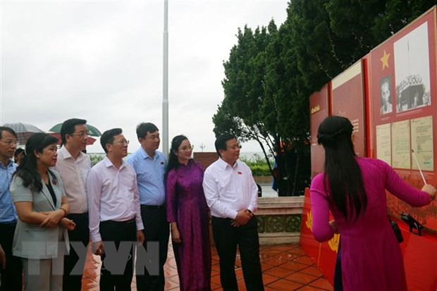 President Ho Chi Minh’s signatures, autographs displayed in Quang Ninh’s island district
