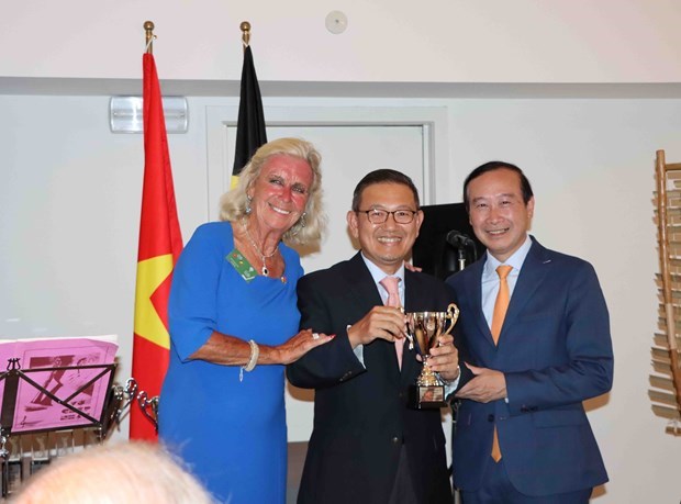 Golf tournament in Belgium raises funds for Vietnamese AO victims
