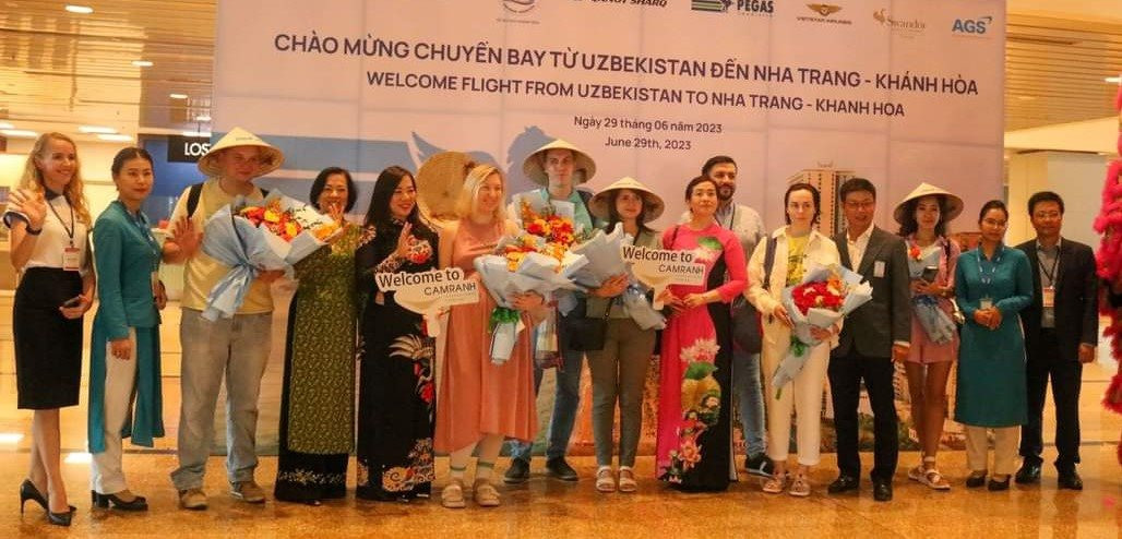 Khanh Hoa welcomes nearly 200 visitors on first charter flight from Uzbekistan