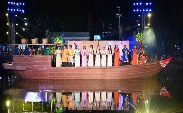Hundreds of artists perform to celebrate the 325th anniversary of Sai Gon - Cho Lon - Gia Dinh - HCM City