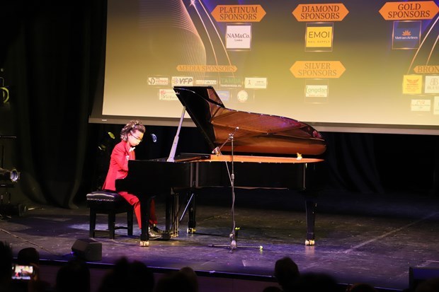 Final round of first piano and singing contest for Vietnamese in Europe held