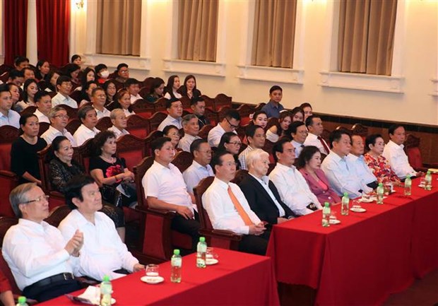 President attends art programme commemorating late Party leader Le Duan