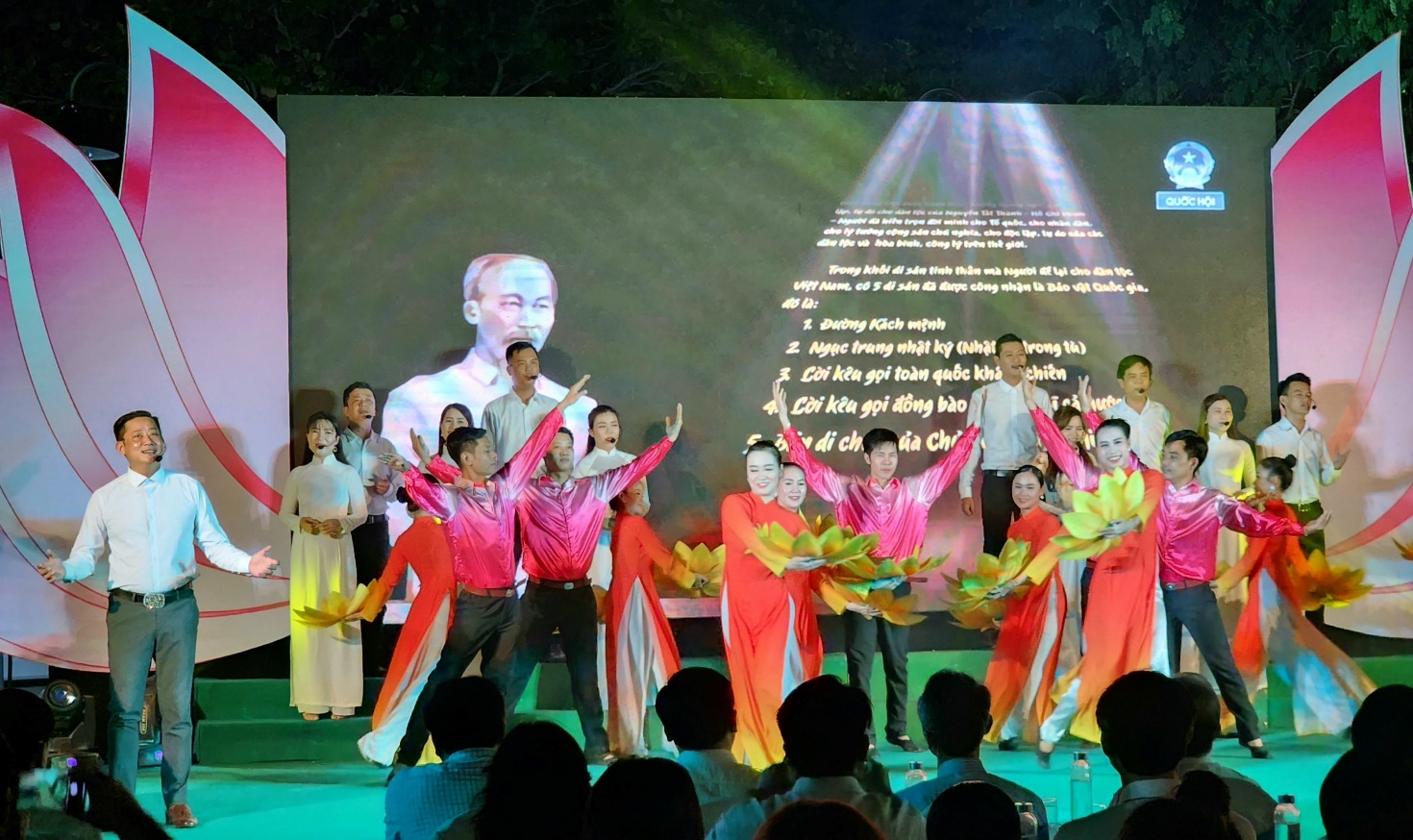 Exhibition features President Ho Chi Minh s legacies