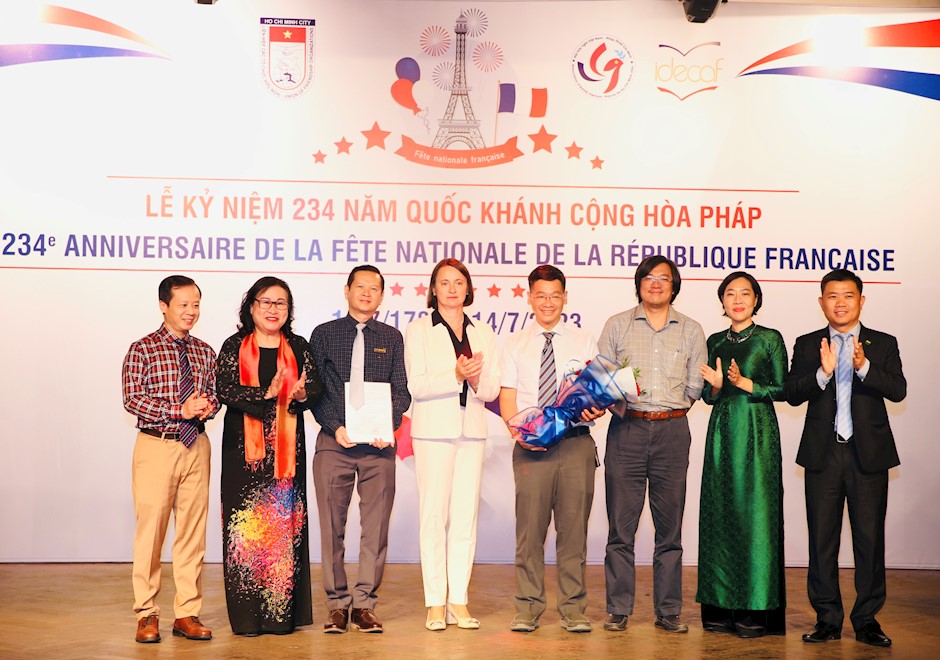 Friendship and cooperation between Vietnam and France gets stronger and deeper