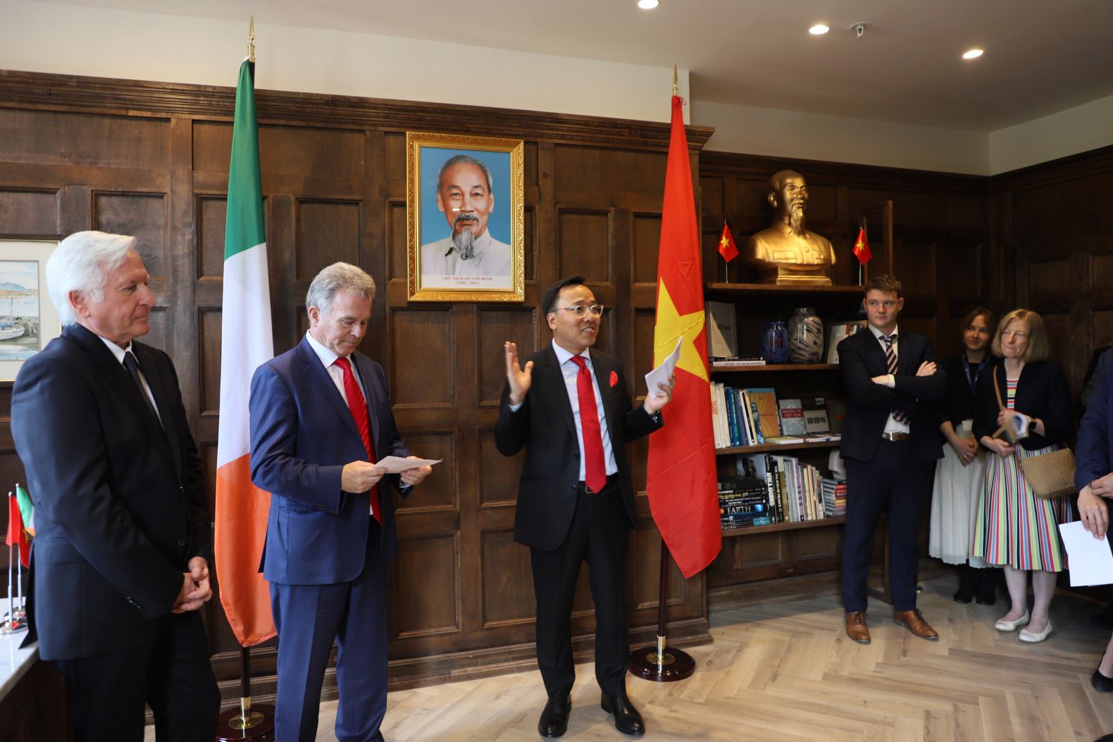 Honorary Consulate Office of Vietnam in Dublin opens