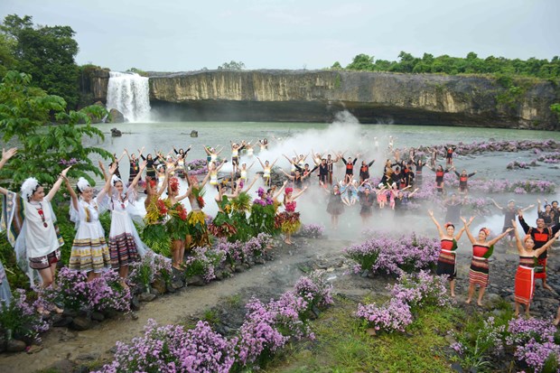 Impressive art programme on brocade fashion in Central Highlands