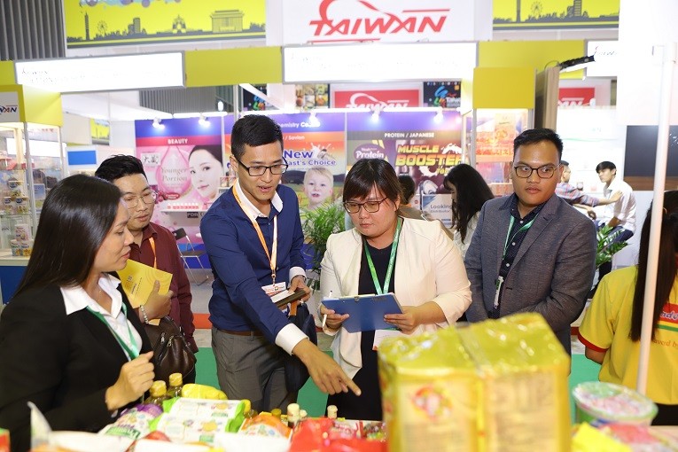 Hundreds of foreign businesses attend the International Exhibition on Food and Beverage