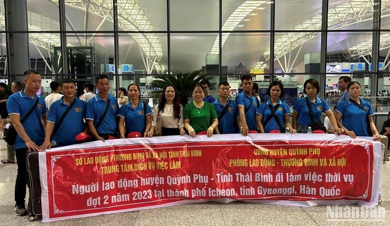 Thai Binh sends 37 seasonal workers to RoK