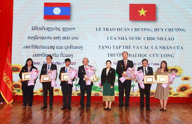 Vietnamese university receives Labour Order - Third Class from Laos
