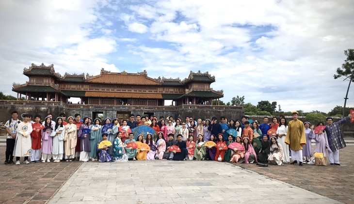 Young overseas Vietnamese visit Thua Thien-Hue