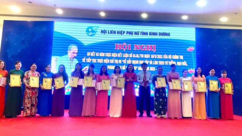 Binh Duong honours outstanding followers of Uncle Ho’s example