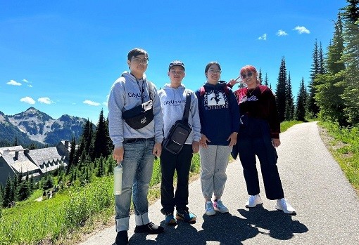 Vietnamese students experience exciting summer camps in US