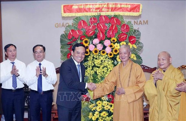 Deputy PM extends greetings to Buddhists on Vu Lan festival