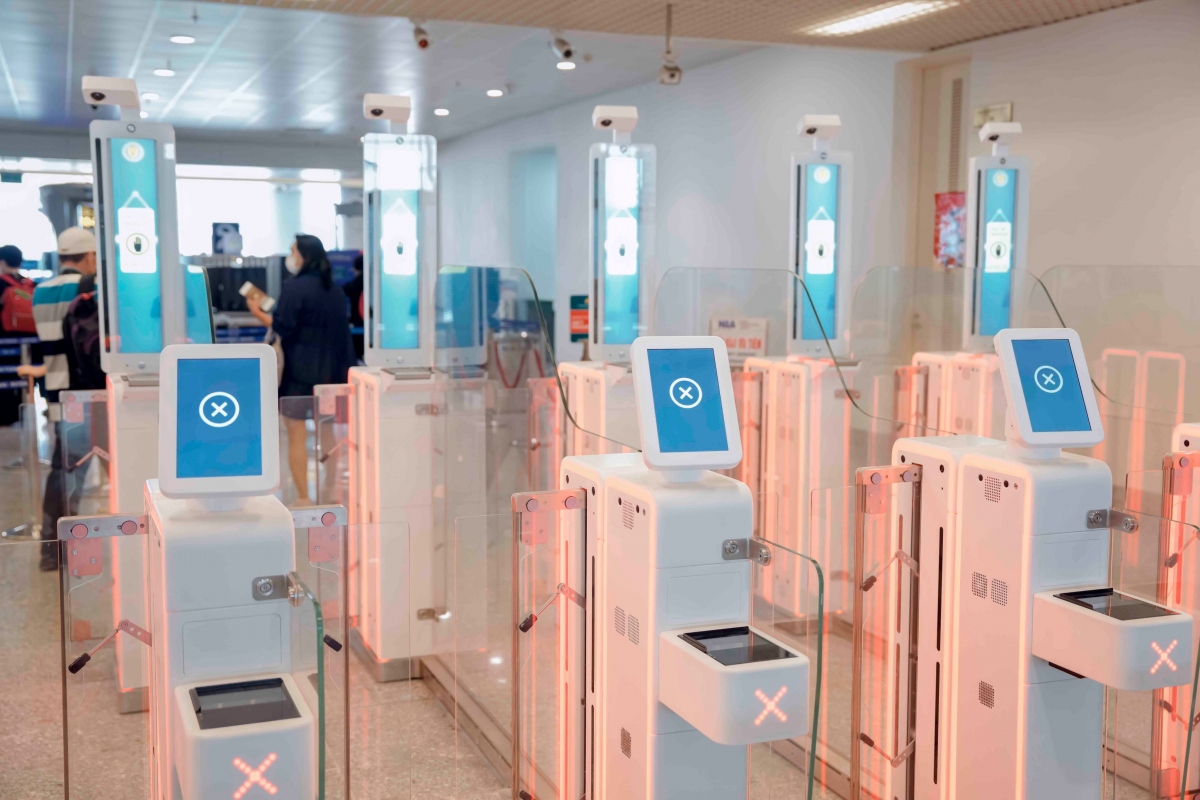 Five Vietnamese airports launch automatic entry systems