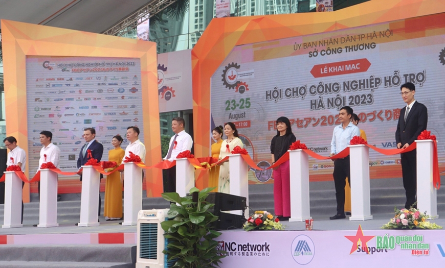 Supporting Industry Fair opens in Hanoi