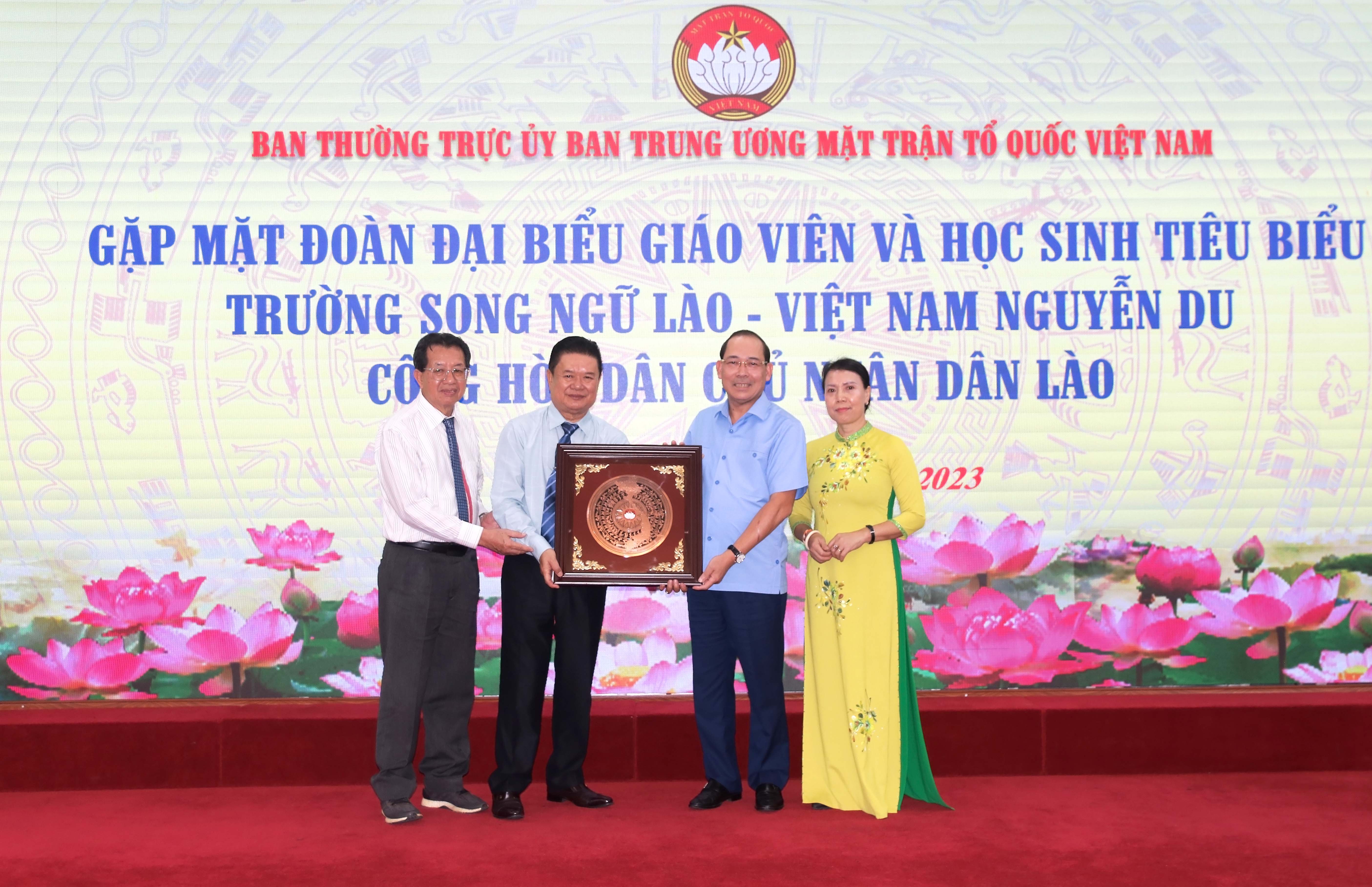 Nguyen Du bilingual school contributes to promoting Vietnamese culture in Laos