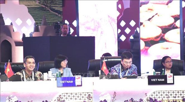 Vietnam attends ASEAN Finance Ministers  Central Bank Governors Meeting