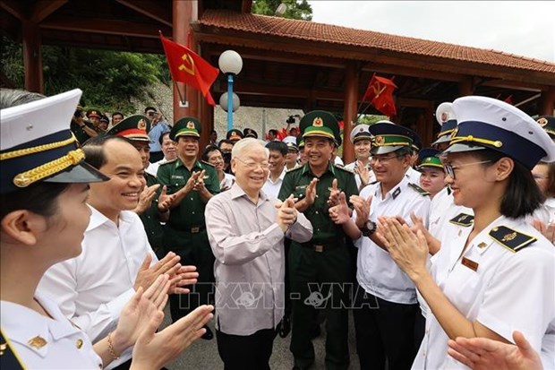 Party chief visits Huu Nghi International Border Gate