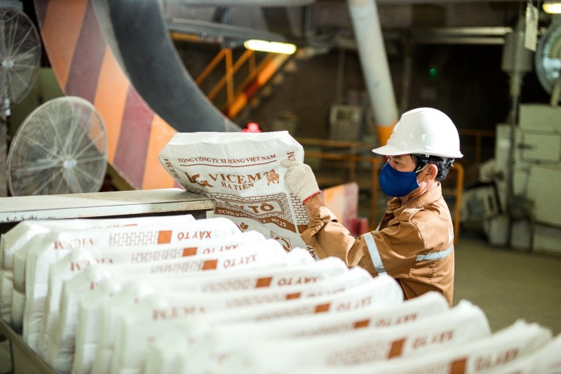 Vincem Ha Tien exports first cement batch to US