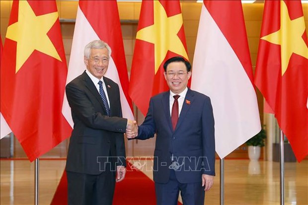 Top legislator meets with Singaporean Prime Minister