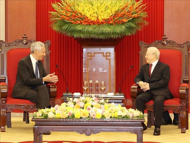Party leader hosts Singaporean PM
