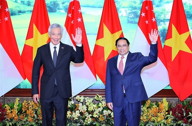 Vietnam, Singapore PMs hold talks