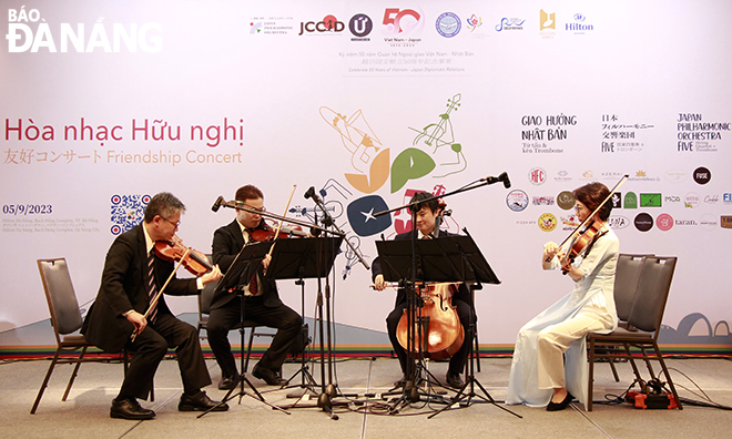 Japanese artists play free concerts in central localities in Vietnam